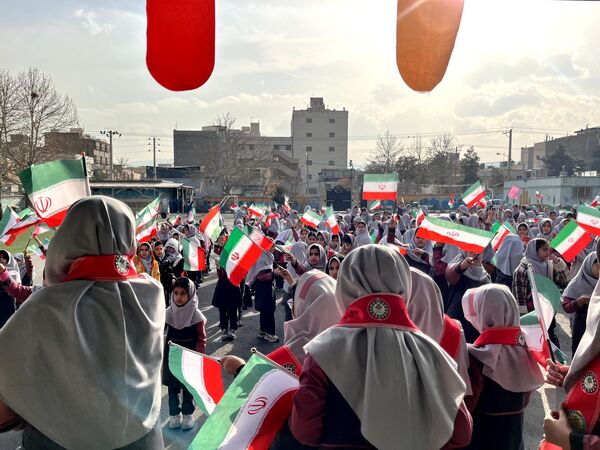 جشن با شکوه دهه فجر در دبستان صدف