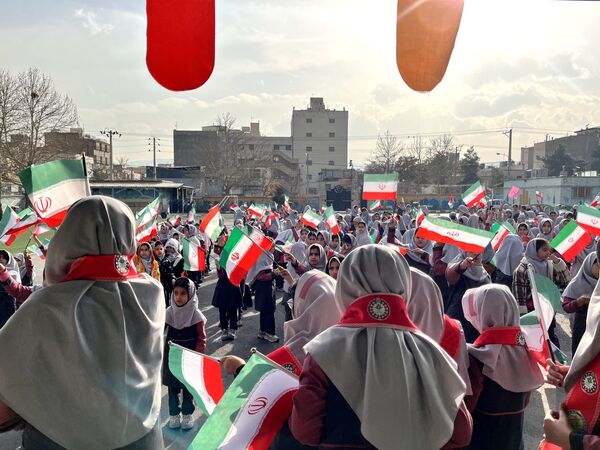 جشن با شکوه دهه فجر در دبستان صدف