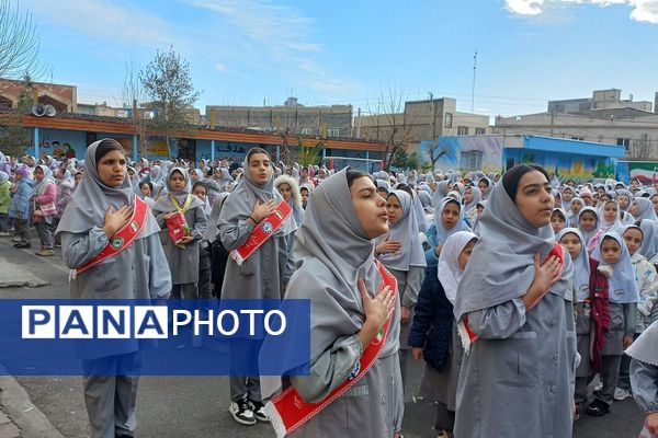 هم صدایی نسل آینده با انقلاب در مدرسه کودک مسلمان قرچک