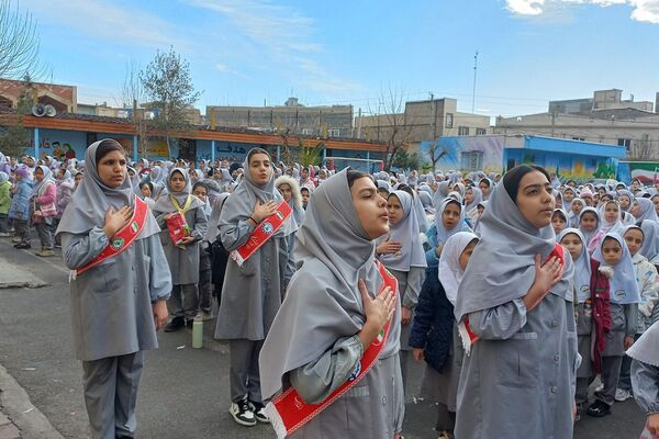 هم صدایی نسل آینده با انقلاب در مدرسه کودک مسلمان قرچک