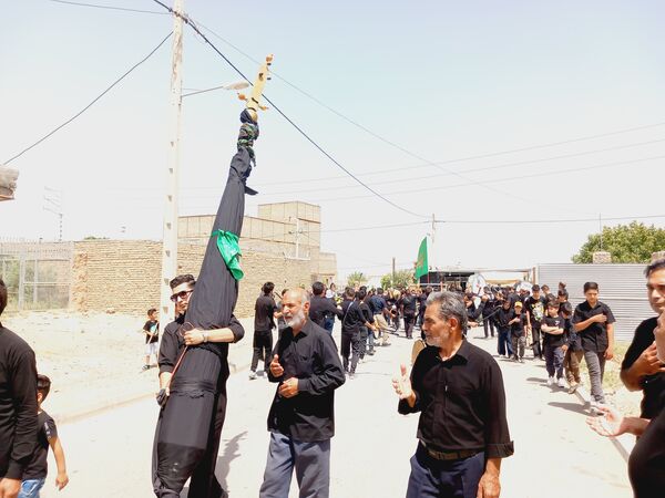برگزاری تاسوعا حسینی در روستای بزنجرد