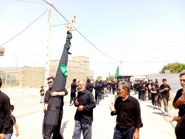 برگزاری تاسوعا حسینی در روستای بزنجرد