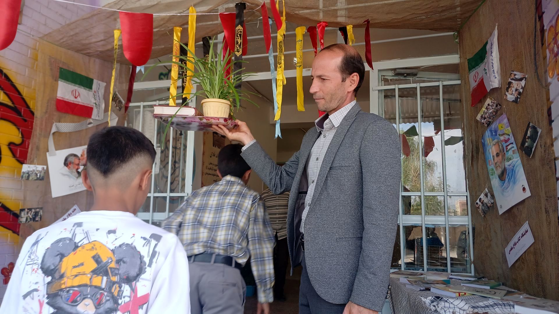 جشن جوانه ها در دبیرستان نمونه دولتی شهید حاج قاسم سلیمانی بن 