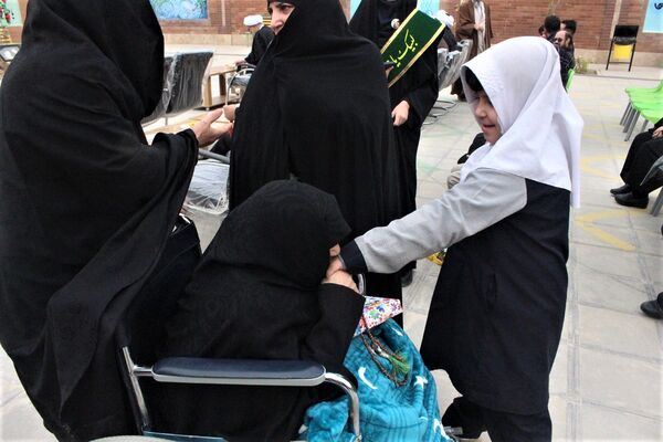 جلوه‌هایی از یادواره شهدا در دبستان استثنایی باغچه‌بان قم
