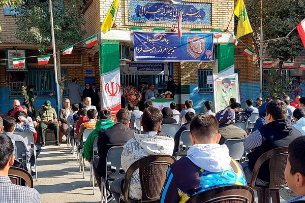 آیین نواختن زنگ پدافند غیرعامل در دبیرستان تهرانی باقرشهر 
