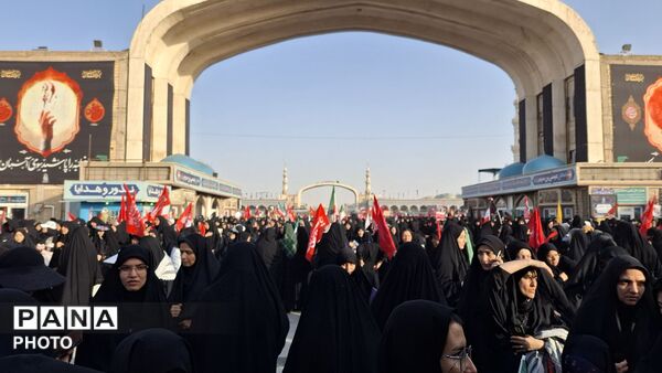 وداع پرشور نوجوانان با آقای شهید ایران 