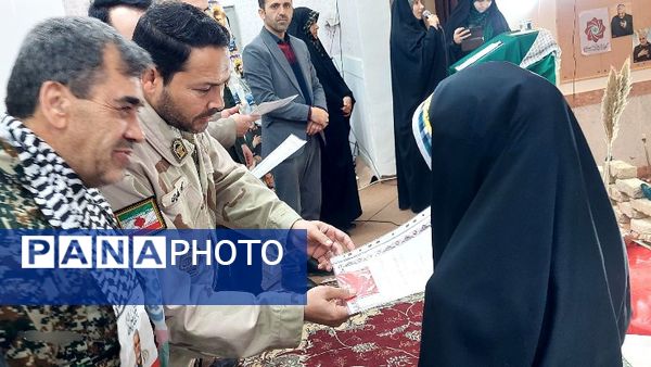 برگزاری مراسم یادواره شهدا در شهر راز