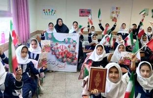پاسخ کوبنده دانش‌آموزان ورزقانی به اقدامات اخیر آشوبگران با ادای احترام به قرآن کریم