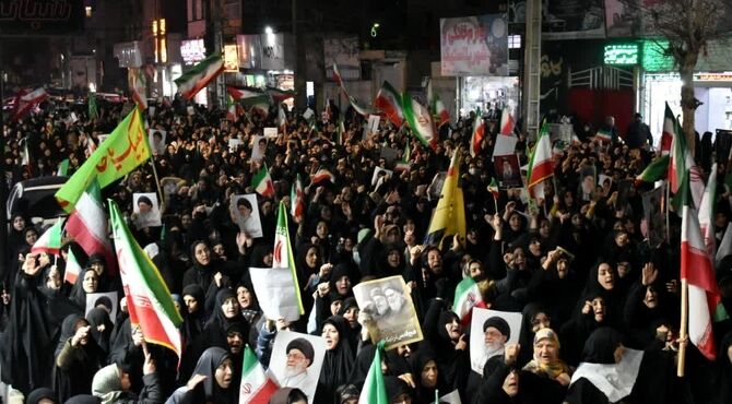 واکنش مردم فردیس بعد از شنیدن صدای رهبر شهیدشان
