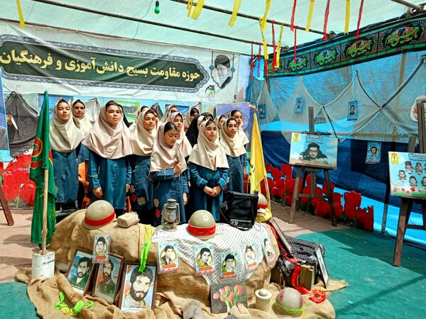 بازدید دانش آموزان دبستان سمیه از کنگره ملی شهید مدرس