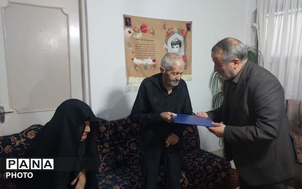 دیدار استاندار خراسان جنوبی با خانواده شهید محمود جلیلی
