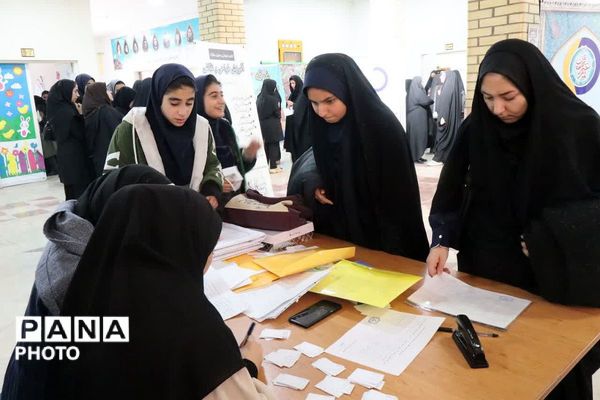 طنین چهل و چهارمین شور رقابت قرآنی در قلب‌های دانش‌آموزان قرچکی