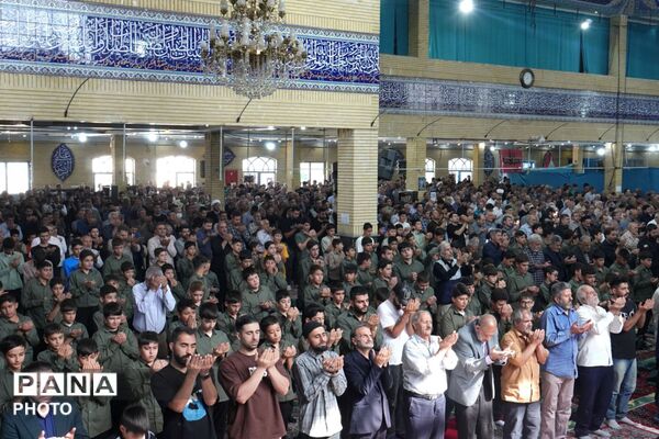 دانش‌آموزان بهارستان؛ جلوه‌گر پیوند مدرسه با معنویت در نماز جمعه
