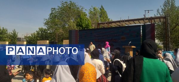 برگزاری جشن فرفره‌ها به مناسبت روز زمین پاک در شهرستان فردیس 