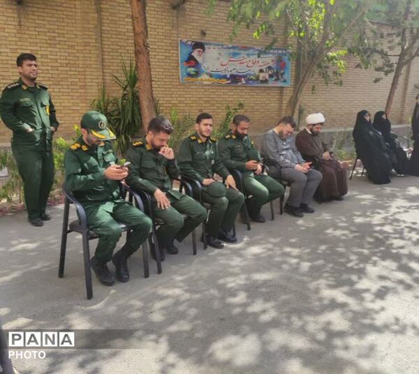 گرامیداشت هفته دفاع مقدس در مدارس منطقه ۱۲