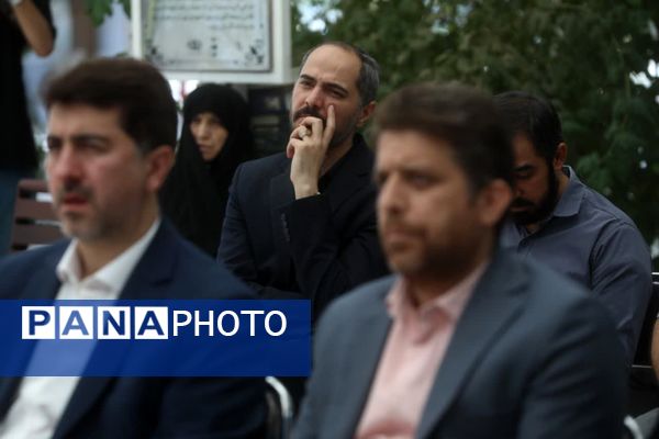 آیین غبارروبی مزار شهدا با حضور اصحاب رسانه در قم