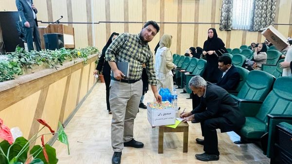 برگزاری جلسه انجمن اولیاء و مربیان دبستان معلم 