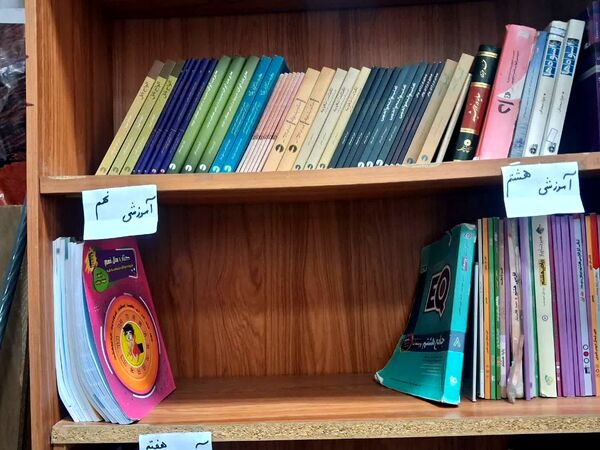 بازسازی کتابخانه مدرسه حضرت خدیجه کبری به‌مناسبت هفته کتاب و کتابخوانی برای ارتقا سطح علمی دانش‌آموزان