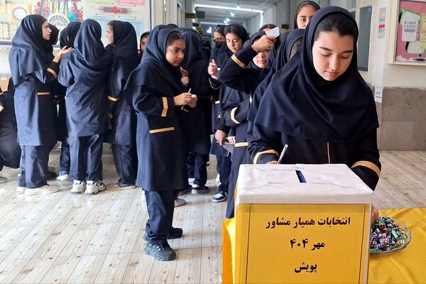 انتخابات همیار مشاور در مدارس شیراز