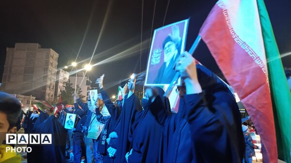 تجمع جوانان‌‌و‌نوجوانان‌در‌بیعت با رهبر انقلاب در نیشابور