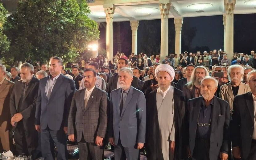 طنین عشق و شعر در آرامگاه حافظ