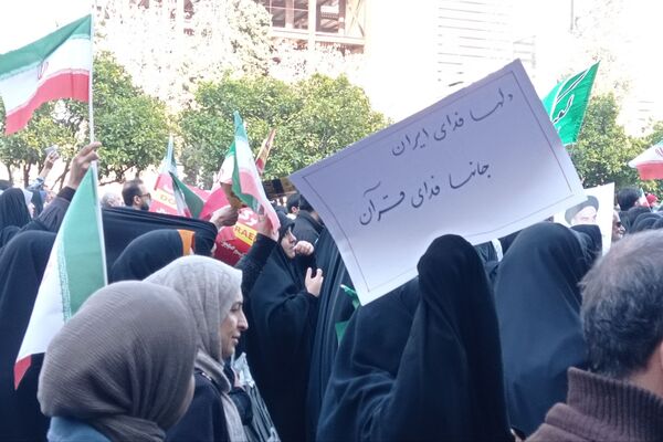 مشت محکم مردم غیور شیراز در دهان اغتشاشگران 