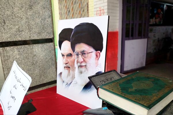 برگزاری جشن‌های باشکوه پیروزی انقلاب اسلامی در مدارس رباط‌کریم