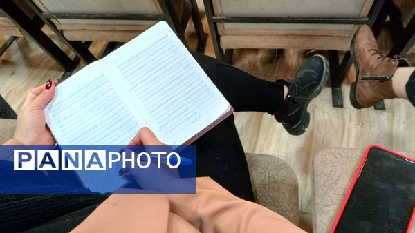 کارگاه آموزشی ویژه والدین با محوریت ارتباط موثر با نوجوانان در نیشابور