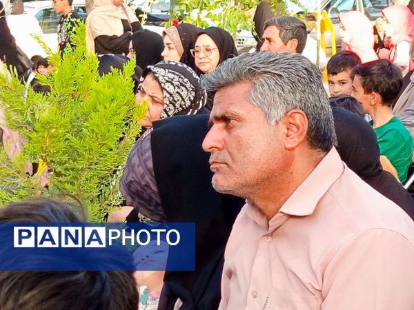 قدم هایی به عشق معلمان