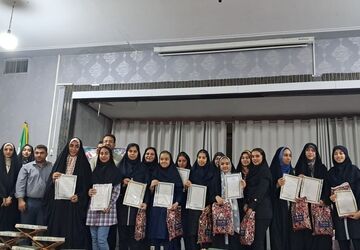 آیین تجلیل از برگزیدگان مسابقات قرآن، عترت و نماز دانش‌آموزی زرقان
