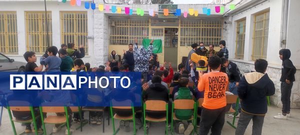 برگزاری جشن روز پدر به‌مناسبت ولادت حضرت علی(ع) در مدرسه ۱۲ فروردین کارخانه قند شیروان