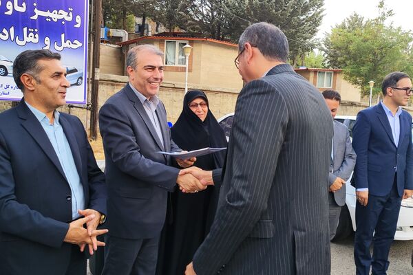 نوسازی و تجهیز ناوگان حمل و نقل اداری آموزش‌ و پرورش کردستان با توزیع ۱۶ دستگاه سمند سورن
