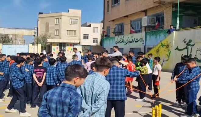 برنامه‌ های فرهنگی و بازی‌های های تپش کاروان مهر در مدارس ورامین