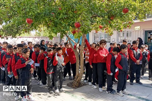 جشن عاطفه‌ها در دبستان ایمان همزمان با سراسر کشور