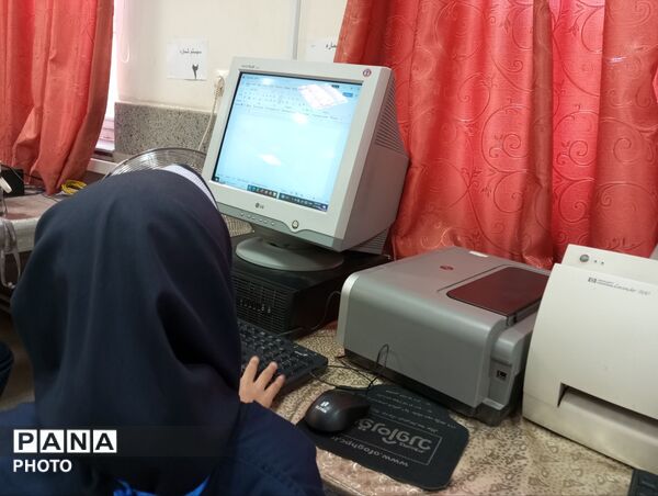 کلاس کامپیوتر ویژه دانش آموزان مدرسه ناهید نخودی 