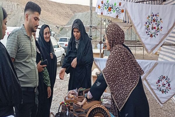 نمایشگاه محصولات بومی محلی و صنایع دستی در شهر بارنیشابور