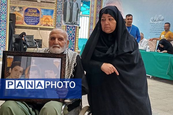 حضور مردم ولایتمدار شهرستان ورامین پای صندوق‌های اخذ رای