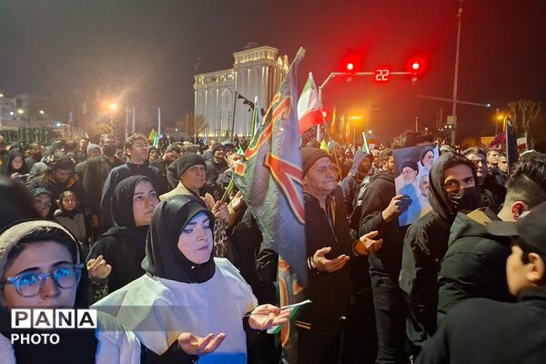 قرچکی‌ها خیابان را رها نمی‌کنند