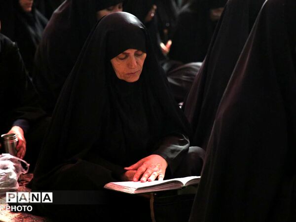مراسم عزادای بانوان در حرم حضرت معصومه(س)