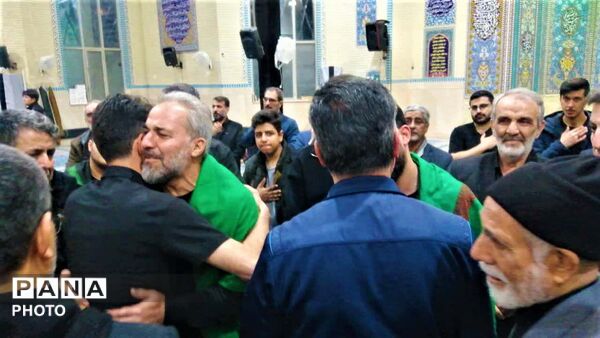 وداع اهالی منطقه بنیاد قم با پیکر مطهر دانش‌آموز شهید «حسینی مقدم»