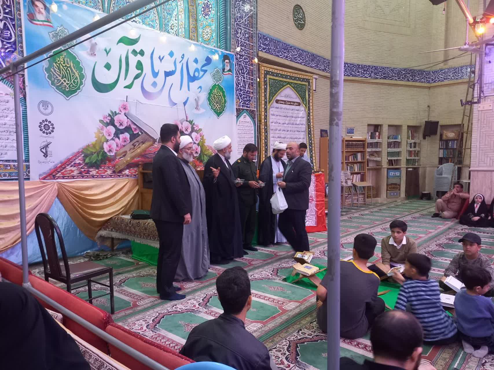 برگزاری محفل انس با قرآن و یادواره شهدای قرآنی در مسجد سرچشمه پیشوا 