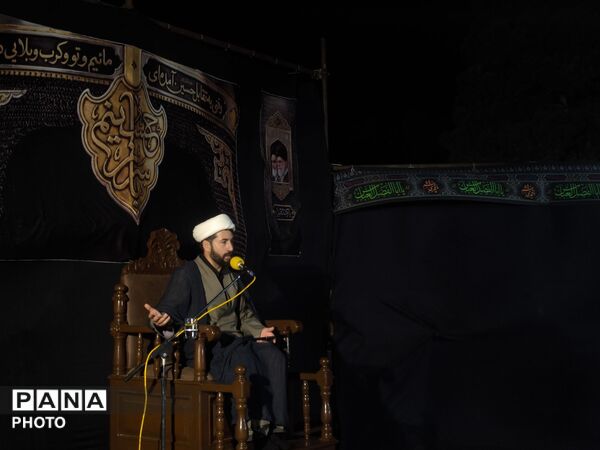 مراسم عزاداری در شب عاشورای حسینی
