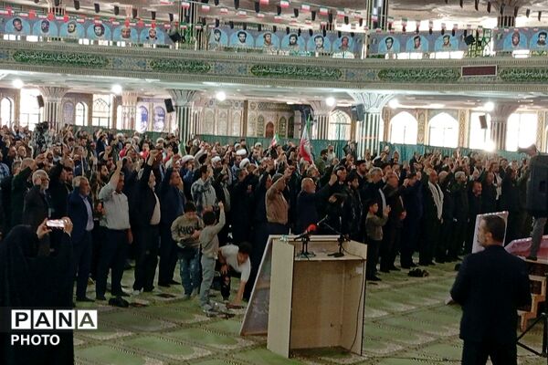 از کودکان تا بسیجیان؛ همه آمدند برای مردی که در قلب مردم بود