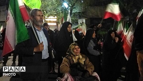 نیشابوری ها از پیر تا کودک در اجتماعات خیابانی