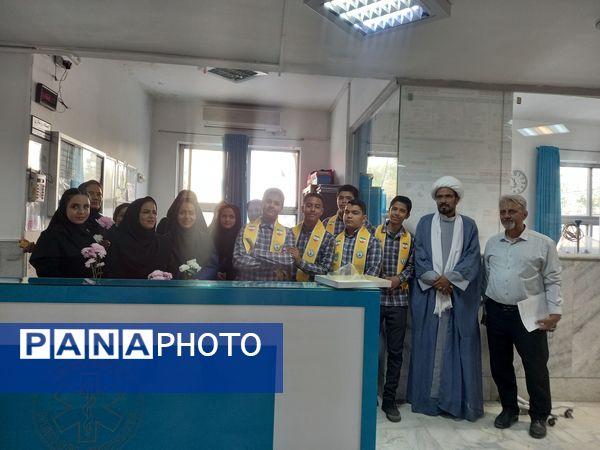 قدردانی پیشتازان دبیرستان باقریه از فرشتگان سفیدپوش در بیمارستان موسی بن جعفر(ع)