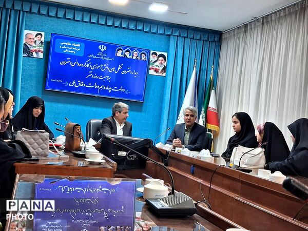 دیدار دختران تشکل های دانش آموزی و کار گروه دائمی دختران با فرماندار کاشمر 