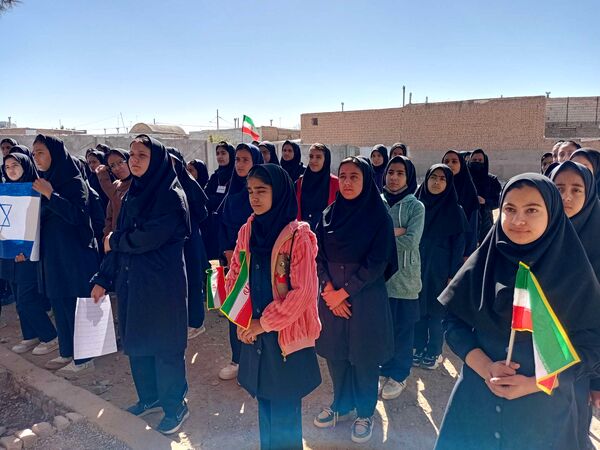 گرامیداشت سیزده آبان در دبیرستان مادرمهربان خلیل آباد
