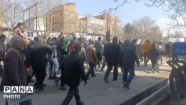 خروش انقلابی نمازگزاران سملقان در خیابان‌های شهر