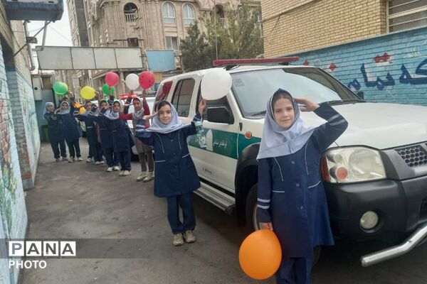 کلاس متفاوت با حضور حافظان نظم و امنیت در مدارس بهارستان