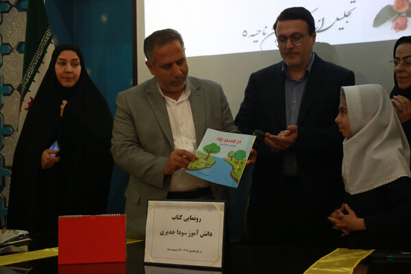 تجلیل برگزیدگان نوجوان سالم در ناحیه 5 تبریز